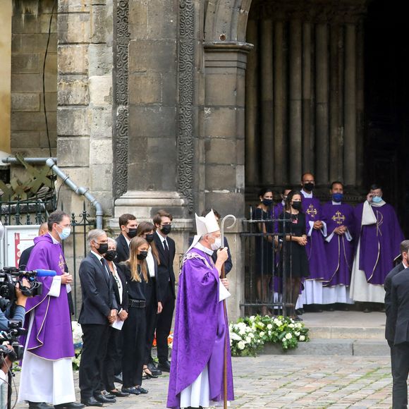 Paul Belmondo, Florence Belmondo, Stella Belmondo, Annabelle Belmondo, Victor et Alessandro Belmondo - Obsèques de Jean-Paul Belmondo en l'église Saint-Germain-des-Prés, à Paris le 10 septembre 2021. © Dominique Jacovides / Bestimage