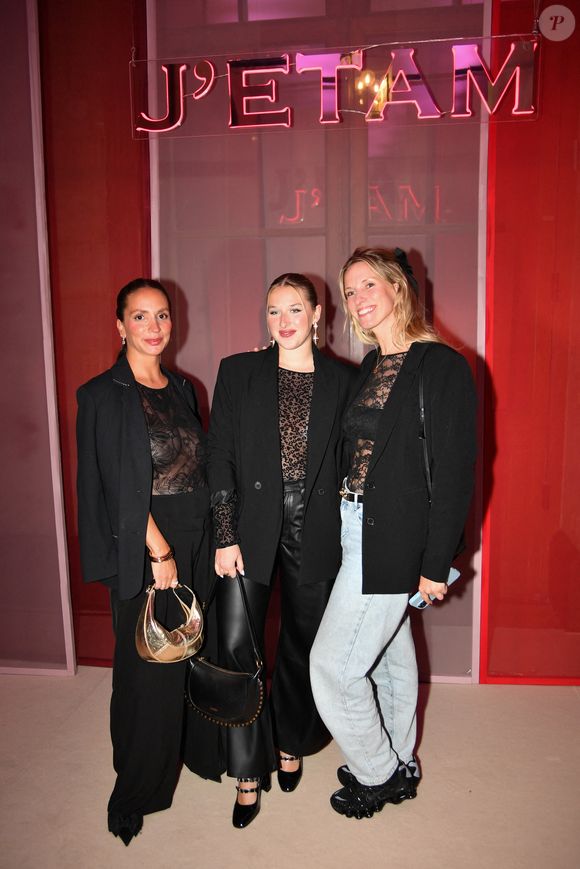 Héléna Bailly, guest au photocall du défilé Etam Live Show 2025 " J'ETAM " au Palais Brongniart à Paris le 30 septembre 2025.  © Veeren / Perusseau / Bestimage