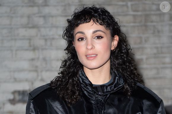 Elle raconte être passée du RSA à une vie artistique intense, mais pas sans conséquences.

Barbara Pravi assiste au défilé LGN Louis Gabriel Nouchi Menswear Fall-Winter 2025/2026 dans le cadre de la semaine de la mode à Paris, France, le 22 janvier 2025. Photo par Aurore Marechal/ABACAPRESS.COM
