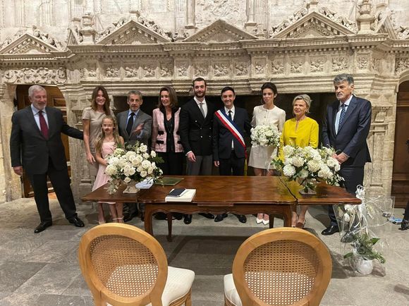 Mariage de Louis Sarkozy et Natali Husic à Gordes, en Provence le 24 septembre 2022, en présence du maire de Gordes, Richard Kitaeff, Nicolas Sarkozy, Carla Bruni-Sarkozy et leur fille Giulia. Cécilia Attias et son mari Richard Attias et les parents de Natali Husic.