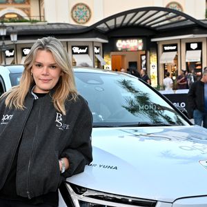 Camille Gottlieb, la fille de la princesse Stéphanie et de Jean Raymond Gottlieb, est au départ du 9ème E-Rallye de Monte-Carlo, en tant que co-pilote de son amie Margaux Grundstein au volant d'une volvo, sur la place du Casino à Monaco, le 15 octobre 2025. © Bruno Bebert / Bestimage