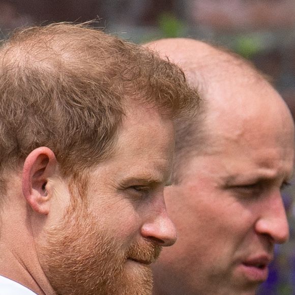 Le 1er juillet 2021, le prince Harry et le prince William lors de l'inauguration d'une statue de leur mère Diana, Princesse de Galles, qu'ils ont commandée, dans le Sunken Garden du Palais de Kensington, à Londres Photo : Dominic Lipinski/PA Wire