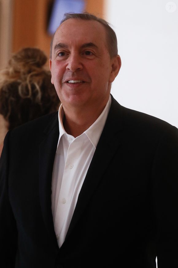 Exclusif - L'animateur de radio, journaliste, présentateur de télévision et producteur français, Jean-Marc Morandini, accompagné de son avocate, maître F.Rault, arrive à la chambre correctionnelle du tribunal judiciaire de Paris Batignolles, le 14 juin 2023. Jean-Marc Morandini est jugé pour "harcèlement sexuel" et "travail dissimulé", à Paris, lors du deuxième et dernier jour de son procès.
© Christophe Clovis /Bestimage
