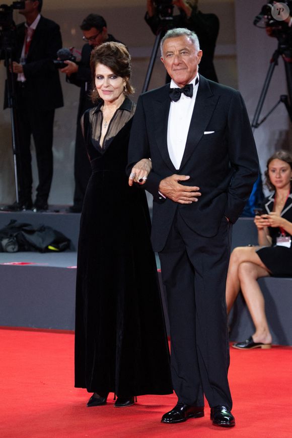 Très attachée à ses enfants, elle les a élevées seule après la disparition de François Truffaut, un drame qui a profondément marqué sa vie. 

Luca Barbareschi et Fanny Ardant assistent à la première du Palace dans le cadre de la 80e Mostra de Venise à Venise, Italie, le 02 septembre 2023. Photo par Aurore Marechal/ABACAPRESS.COM