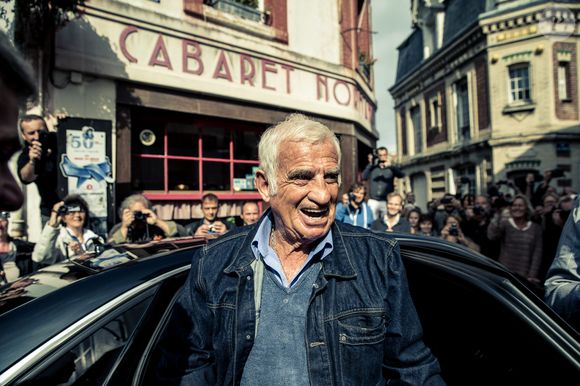 Parmi elles, une Cadillac Série 62 cabriolet Biarritz avait été annoncée comme ayant appartenu à son père, Jean-Paul Belmondo.

Jean-Paul Belmondo sur le tournage du documentaire produit par Cyril Viguier et Paul Belmondo sur son père Jean-Paul à Villerville, lieu de tournage du film "Un singe en hiver".

© Cyril Moreau / Bestimage