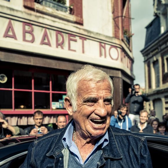 Parmi elles, une Cadillac Série 62 cabriolet Biarritz avait été annoncée comme ayant appartenu à son père, Jean-Paul Belmondo.

Jean-Paul Belmondo sur le tournage du documentaire produit par Cyril Viguier et Paul Belmondo sur son père Jean-Paul à Villerville, lieu de tournage du film "Un singe en hiver".

© Cyril Moreau / Bestimage