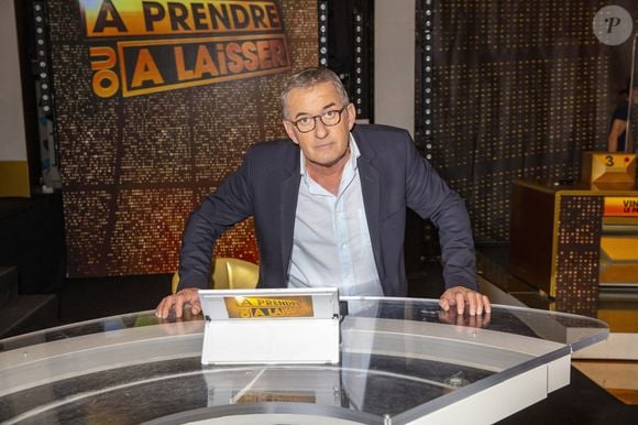 Exclusif - Christophe Dechavanne - Enregistrement du jeu "À Prendre Ou À Laisser" (APOAL) présenté par Christophe Dechavanne et diffusé sur C8 à partir du 14 juin 2021, à Paris, France,  le 1er juin 2021. © Jack Tribeca/Bestimage