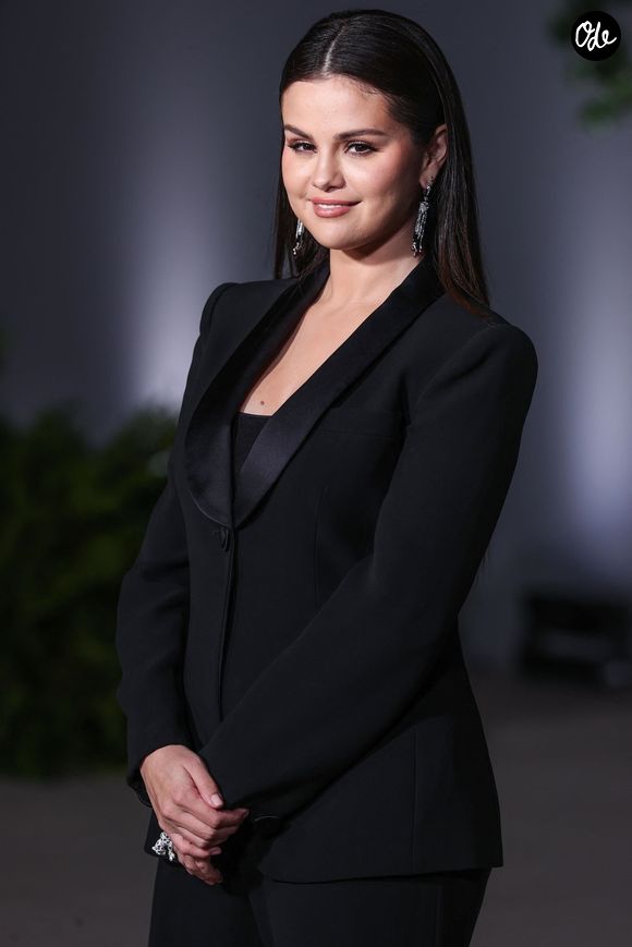 Selon eux, ils ont été menés à croire que des partenariats avec des sociétés comme JPMorgan, ainsi qu'une "application révolutionnaire" et autres accords publicitaires, allaient voir le jour. 

Selena Gomez au photocall du "2nd Annual Academy Museum Gala" à Los Angeles. © Backgrid USA / Bestimage