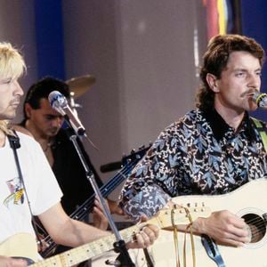 Archives - En France, à Paris, sur le plateau de l'émission "Champs-Elysées", Renaud et Francis Cabrel. Le 9 septembre 1988
© Bernard Leguay via Bestimage