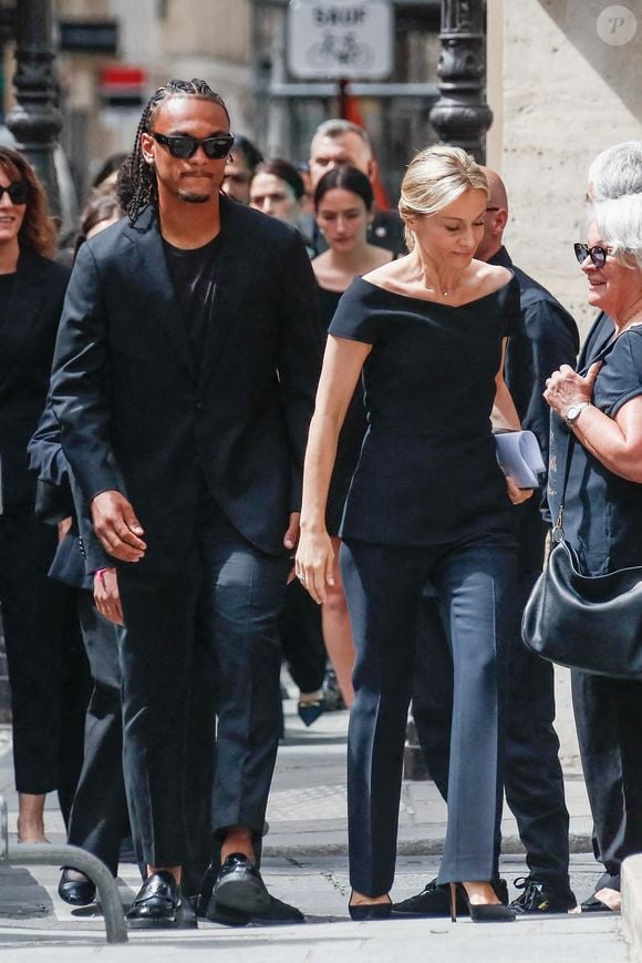 Audrey Crespo-Mara et ses fils Sekou et Lamine - Arrivées aux obsèques de Thierry Ardisson en l’église Saint-Roch de Paris, France, le 17 juillet 2025. © Clovis-Jacovides/Bestimage