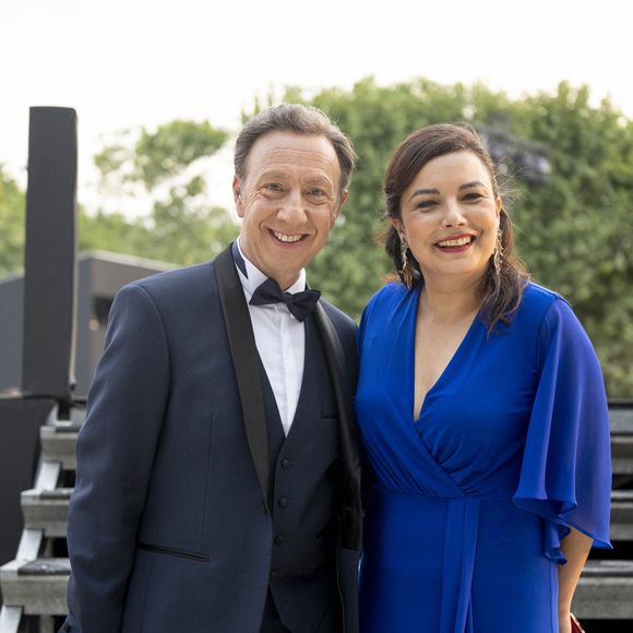 Exclusif - Anaïs Baydemir et Stéphane Bern en backstage scène lors du concert de Paris avec l'Orchestre national de France pour France 2 en partenariat avec Radio France au pied de la Tour Eiffel le 13 juillet 2026.

© Perusseau / Veeren / Bestimage