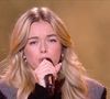 "On a pris la décision avec le médecin sur place et toute l’équipe que je ne remonterais pas sur scène. Il semblerait que ce soit une entorse malheureusement".

Emma lors du prime de la "Star Academy 2024" du 21 décembre, sur TF1