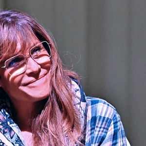 Astrid Veillon, la comédienne et écrivain, a participé à un débat public autour de la relation amoureuse à Nice, au centre d'arts et de culture "L'Artistique", le 25 janvier 2022. © Bruno Bebert / Bestimage