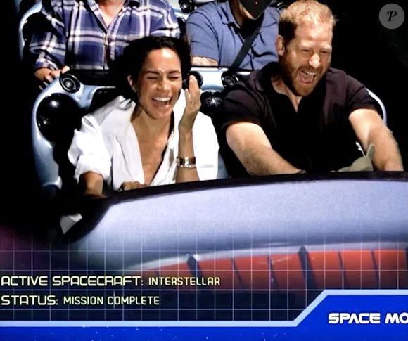 Malgré les polémiques, les Sussex affichent leur sérénité et prouvent qu’ils avancent ensemble, main dans la main ! 

Los Angeles, États-Unis – Le prince Harry et Meghan Markle apparaissent dans la bande-annonce prestigieuse du documentaire d’ABC consacré aux 70 ans de Disneyland, où le duc révèle son attraction préférée du parc, et qui sera diffusé le 21 septembre prochain @Backgrid UK/ Bestimage