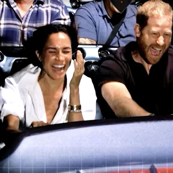 Malgré les polémiques, les Sussex affichent leur sérénité et prouvent qu’ils avancent ensemble, main dans la main ! 

Los Angeles, États-Unis – Le prince Harry et Meghan Markle apparaissent dans la bande-annonce prestigieuse du documentaire d’ABC consacré aux 70 ans de Disneyland, où le duc révèle son attraction préférée du parc, et qui sera diffusé le 21 septembre prochain @Backgrid UK/ Bestimage