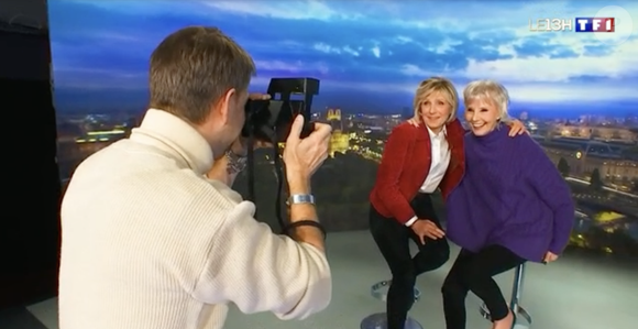 L'ancienne speakerine y a retrouvé sa grande copine Evelyne Dhéliat.

Denise Fabre et Evelyne Dhéliat réunies pour fêter les 50 ans de TF1