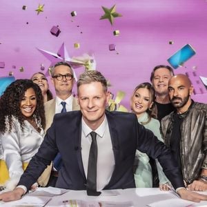 Exclusif - Laurent Fontaine, Ludivine Retory, April Benayoum, Guillaume Frisquet, Matthieu Delormeau, Fiona Deshayes, Jean-Michel Maire, Florian Anselme, Hugo Manos (compagnon de L.Ruquier) - Sur le plateau  de l'émission TPMP (Touche pas à mon poste) People nouvelle version, présentée par M. Delormeau et ses chroniqueurs, enregistrée à Paris le 28/01/2022 et diffusée samedi 29/01/2022 sur C8 à 19h10 - Paris le 28/01/2022- © Jack Tribeca / Bestimage