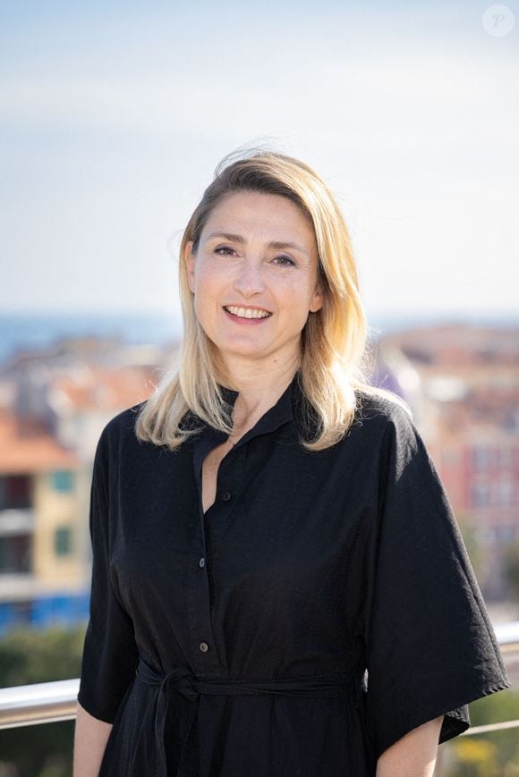 Le membre du jury Julie Gayet assiste au photocall du World AI Film Festival sur le toit de l'hôtel Aston, à Nice, France, le 11 avril 2025. Photo by Shootpix/ABACAPRESS.COM