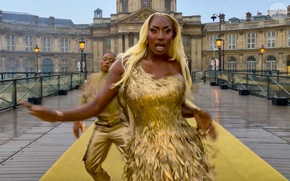 Aya Nakamura chante lors de la cérémonie d'ouverture des Jeux Olympiques (JO) de Paris 2024, à Paris, France, le 26 juillet 2024.