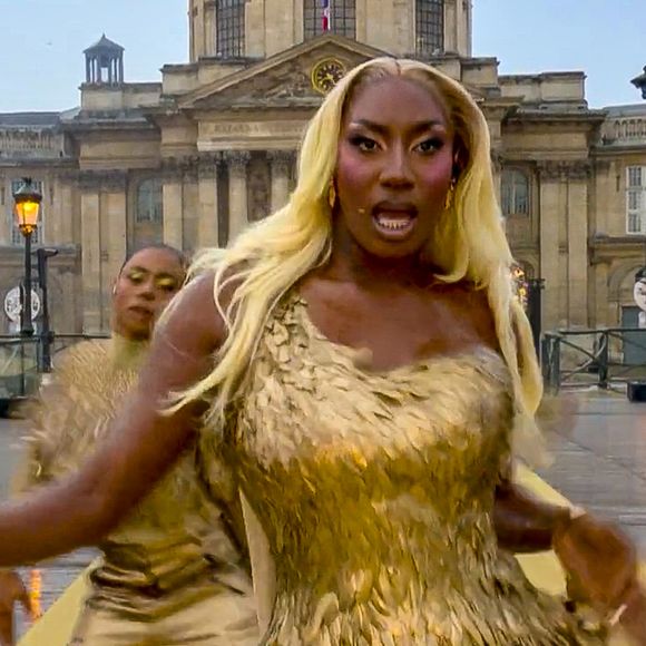 Aya Nakamura chante lors de la cérémonie d'ouverture des Jeux Olympiques (JO) de Paris 2024, à Paris, France, le 26 juillet 2024.