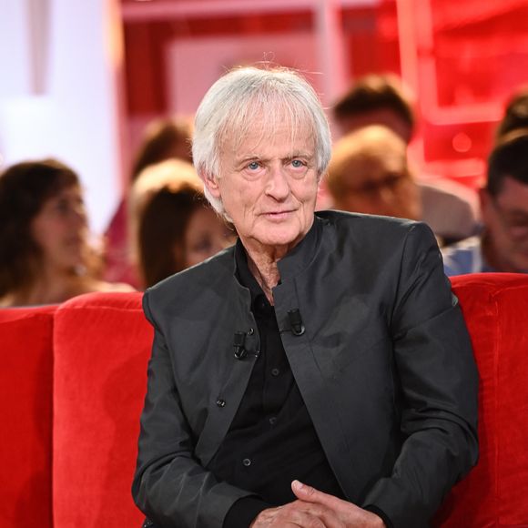 Le directeur artistique Matthieu Moulin a rendu hommage à un homme humble et passionné.

Exclusif - Dave - Enregistrement de l'émission "Vivement dimanche" au studio Gabriel à Paris, le 17 avril 2024, présentée par M.Drucker, et diffusée le 28 avril 2024 sur France 3.
© Guillaume Gaffiot / Bestimage