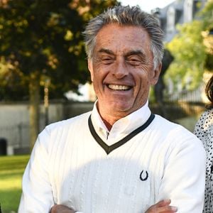 Vendredi 24 octobre 2025, Gérard Holtz fera son retour sur le petit écran après 9 ans d'absence.

Gerard Holtz, ancien journaliste de la télévision française lors de l'inauguration d'un nouveau théâtre à Bry-sur-Marne, près de Paris, France, France, le 17 septembre 2021. Photo par Victor Joly/ABACAPRESS.COM