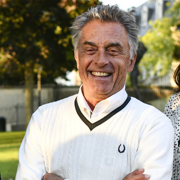 Vendredi 24 octobre 2025, Gérard Holtz fera son retour sur le petit écran après 9 ans d'absence.

Gerard Holtz, ancien journaliste de la télévision française lors de l'inauguration d'un nouveau théâtre à Bry-sur-Marne, près de Paris, France, France, le 17 septembre 2021. Photo par Victor Joly/ABACAPRESS.COM