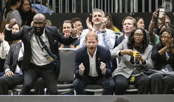Ce dernier a côtoyé Harry puisqu'il a lui même été capitaine dans l'armée et a participé aux Invictus à 2 reprises, en 2014 et 2016 avant de les administrer jusqu'en 2023
Le prince Harry, duc de Sussex, assiste à un match de volleyball en fauteuil lors des "Invictus Games Vancouver Whistler 2025" à Vancouver.