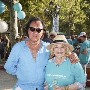 À 81 ans, l’interprète de "Mamy Blue" a confié à "Monaco Matin" envisager de s’installer sur la Côte d’Azur avec son mari, Jean-Christophe Molinier. 

Nicoletta et son mari Jean-Christophe Molinier lors de la 6ème édition du tournoi de pétanque caritative Turquoise place des lices au profit pour la deuxième année de l’association soleil d’enfance. Saint-Tropez, le 10 août 2025. © Jack Tribeca / Bestimage