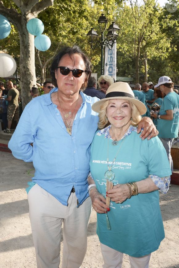 À 81 ans, l’interprète de "Mamy Blue" a confié à "Monaco Matin" envisager de s’installer sur la Côte d’Azur avec son mari, Jean-Christophe Molinier. 

Nicoletta et son mari Jean-Christophe Molinier lors de la 6ème édition du tournoi de pétanque caritative Turquoise place des lices au profit pour la deuxième année de l’association soleil d’enfance. Saint-Tropez, le 10 août 2025. © Jack Tribeca / Bestimage