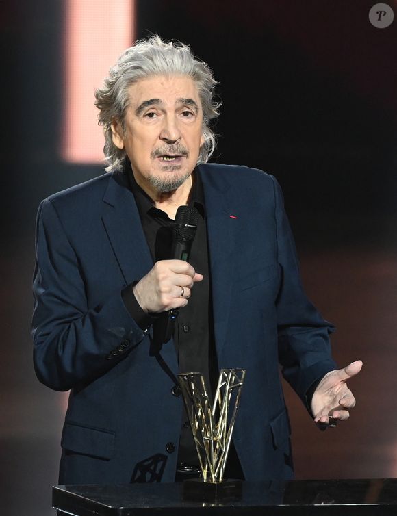 Serge Lama (Victoire d'honneur) lors de la 38ème cérémonie des Victoires de la musique à la Seine musicale de Boulogne-Billancourt, France, le 10 février 2023. © Coadic Guirec/Bestimage