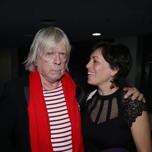 Ce jour-là, l'artiste a été marqué par les boucles d'oreilles de la jeune femme, un détail à l'origine de son célèbre surnom.

 Renaud (Séchan) et sa femme Cerise lors du "Hyper Week-end Festival" a Radio France, le 24 janvier 2025.
© Denis Guignebourg / Bestimage