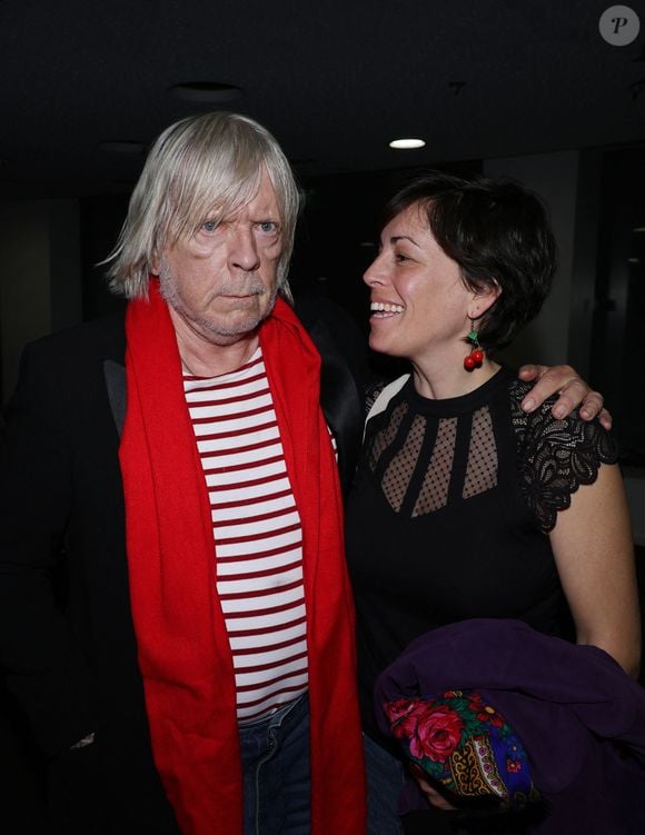 Ce jour-là, l'artiste a été marqué par les boucles d'oreilles de la jeune femme, un détail à l'origine de son célèbre surnom.

 Renaud (Séchan) et sa femme Cerise lors du "Hyper Week-end Festival" a Radio France, le 24 janvier 2025.
© Denis Guignebourg / Bestimage