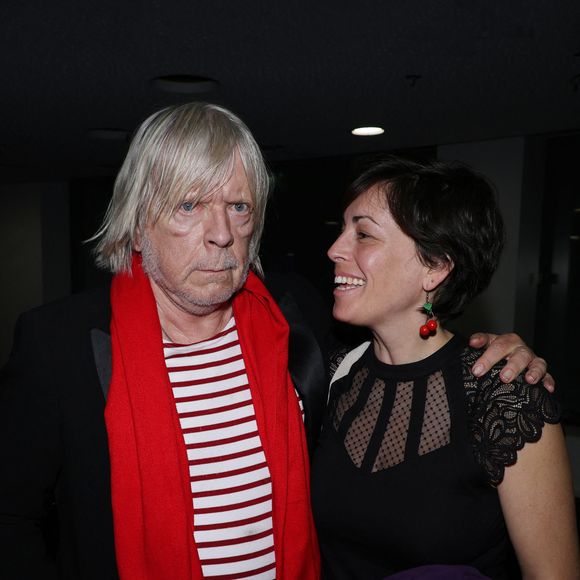 Ce jour-là, l'artiste a été marqué par les boucles d'oreilles de la jeune femme, un détail à l'origine de son célèbre surnom.

 Renaud (Séchan) et sa femme Cerise lors du "Hyper Week-end Festival" a Radio France, le 24 janvier 2025.
© Denis Guignebourg / Bestimage