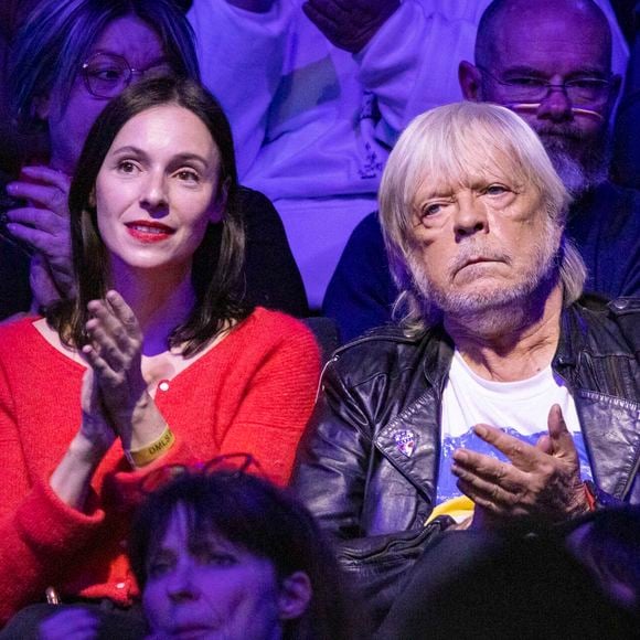 Renaud et sa fille Lolita ne se quittent plus

Renaud et sa fille Lolita Séchan - Enregistrement de l'émission "Joyeux anniversaire Renaud" au Dôme de Paris, diffusée le 10 mai sur France 2 © Cyril Moreau / Bestimage
