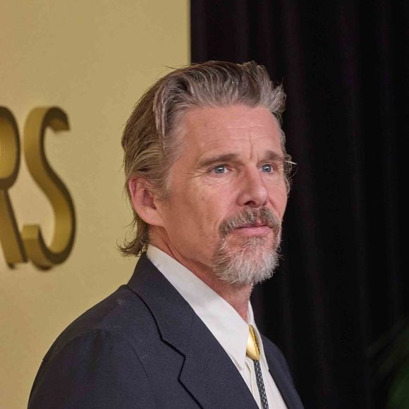 Ethan Hawke arrive au déjeuner des nommés aux Oscars qui s'est tenu dans la salle de bal internationale du Beverly Hilton le mardi 10 février 2026. Photo par Photo Press Service / BESTIMAGE