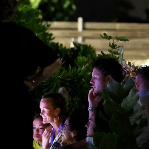 Exclusif -  Joy Hallyday  - Laeticia Hallyday et son compagnon Frédéric Suant se recueillent sur la tombe de Johnny au cimetière Lorient à Saint Barthélemy le18 mars 2025.

© Dominique Jacovides / Bestimage (pour infos voir vendeur)