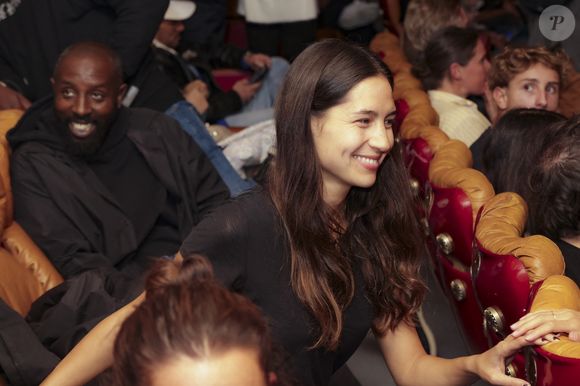 Un oeuvre qui parle de "l’envie insatiable de nouveau départ".

Line Papin - Avant-première de la série documentaire événement "Dj Mehdi : Made in France" au Grand Rex pour découvrir l’épopée musicale hors-norme d’un compositeur, producteur et DJ visionnaire à Paris le 11 septembre 2024. 
Mélomane, autodidacte et prodige des platines, DJ Mehdi a été le premier artiste français à avoir réussi dès la fin des années 1990 le grand écart entre deux univers qu’alors tout opposait : le rap et l’électro. Treize ans après sa disparition brutale, une série documentaire imaginée par T. de Longeville, réalisateur et ami proche de DJ Mehdi, met en lumière le rôle de cet électron libre, pionnier et méconnu du grand public, dans l’émergence des scènes rap et électro françaises.
Images d’archives inédites et témoignages exclusifs de grands noms de la musique (Kery James, Rim’K, Mokobé, MC Solaar, Cassius, Justice, Pedro Winter…) offrent une plongée dans l’intimité de DJ Mehdi et lèvent le voile sur celui qui a contribué à forger les carrières d’artistes des scènes rap et électro internationales. © Jack Tribeca / Bestimage