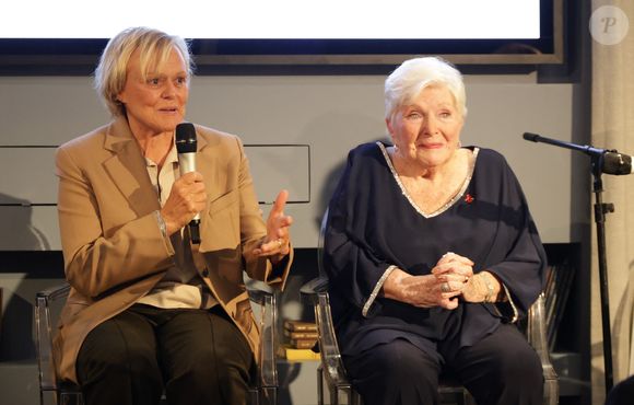 Muriel Robin et Line Renaud lors de la sixième remise du prix "Fonds de dotation Line Renaud-Loulou Gasté" pour la recherche médicale à la Maison de la Recherche à Paris le 25 novembre 2024. 

© Coadic Guirec/Bestimage