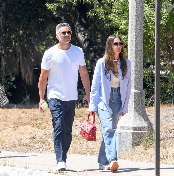 Los Angeles, CA - EXCLUSIF - L'actrice Jessica Alba et son conjoint Cash Warren ont été aperçus lors d'un déjeuner élégant à Los Angeles.