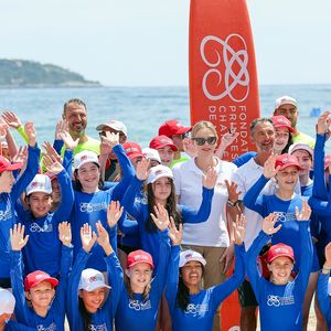 Près de 100 élèves ont pris part aux ateliers animés par des professionnels et des champions sportifs.

La princesse Charlène de Monaco et Pierre Frolla lors de la journée "Water Safety Day, pour la prévention de la noyade" sur la plage du Larvotto de Monaco, le 17 juin 2025. Cet événement est organisé par sa Fondation, le Centre de Sauvetage Aquatique de Monaco (CSAM) en partenariat avec la Croix-Rouge monégasque. © Claudia Albuquerque/Bestimage