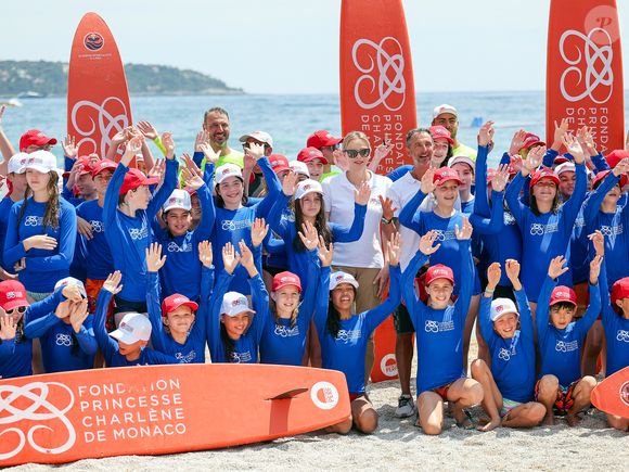 Près de 100 élèves ont pris part aux ateliers animés par des professionnels et des champions sportifs.

La princesse Charlène de Monaco et Pierre Frolla lors de la journée "Water Safety Day, pour la prévention de la noyade" sur la plage du Larvotto de Monaco, le 17 juin 2025. Cet événement est organisé par sa Fondation, le Centre de Sauvetage Aquatique de Monaco (CSAM) en partenariat avec la Croix-Rouge monégasque. © Claudia Albuquerque/Bestimage