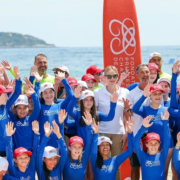 Près de 100 élèves ont pris part aux ateliers animés par des professionnels et des champions sportifs.

La princesse Charlène de Monaco et Pierre Frolla lors de la journée "Water Safety Day, pour la prévention de la noyade" sur la plage du Larvotto de Monaco, le 17 juin 2025. Cet événement est organisé par sa Fondation, le Centre de Sauvetage Aquatique de Monaco (CSAM) en partenariat avec la Croix-Rouge monégasque. © Claudia Albuquerque/Bestimage
