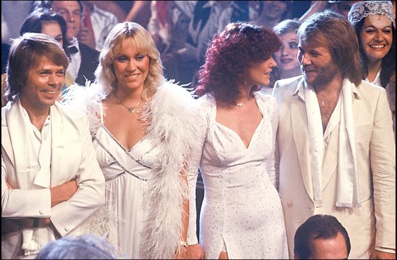 A savoir le groupe de pop suédois Abba.

ABBA fait son entrée au Swedish Music Hall of Fame à Stockholm, le 6 février 2014. (photo d'archive)