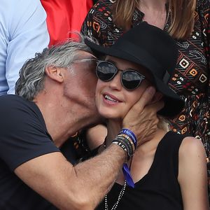 Hélène de Fougerolles et son ex-compagnon Marc Simoncini - People dans les tribunes des Internationaux de France de Tennis de Roland Garros à Paris. Le 8 juin 2018
© Cyril Moreau / Bestimage