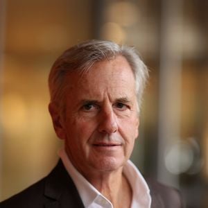 Bernard de La Villardière au village lors des Internationaux de France de Tennis de Roland Garros 2025, à Paris, France, le 4 Juin 2025. © Jacovides-Moreau/Bestimage