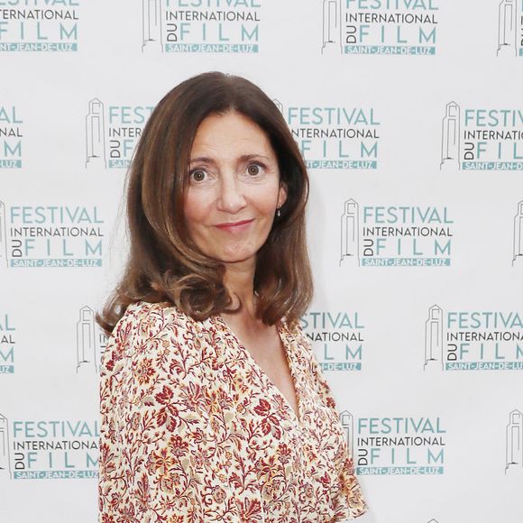 Valérie Karsenti va quitter la France cet été pour partir plusieurs semaines à Vancouver.

Valérie Karsenti lors du photocall de la soirée de clôture du festival international de Saint-Jean de Luz. © Patrick Bernard / Bestimage