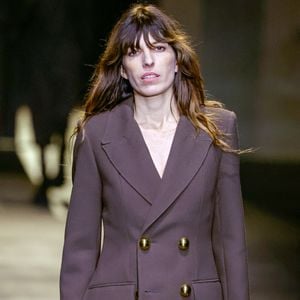 Lou Doillon au défilé Ami - Alexandre Mattiussi Collection Homme Prêt-à-Porter Automne/Hiver 2024 lors de la Fashion Week de Paris (PFW), à Paris, France, le 19 janvier 2024.