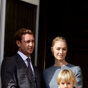 Ce jour-là, ses enfants étaient aussi présents avec leurs petites têtes blondes

Pierre Casiraghi, Beatrice Borromeo, leur fils Francesco Casiraghi - La famille princière de Monaco au balcon du palais, à l'occasion de la Fête Nationale de Monaco, le 19 novembre 2025. © Dominique Jacovides/Bestimage