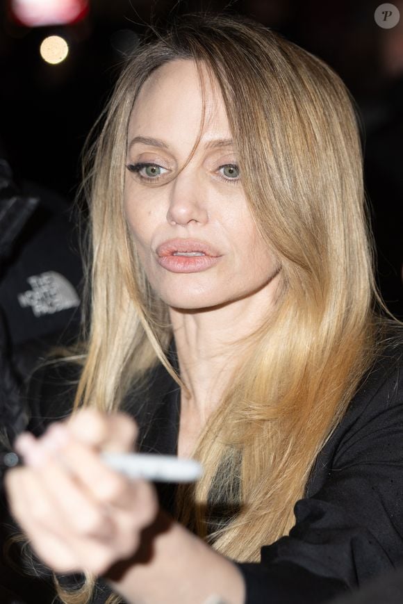 Angelina Jolie - Arrivées à l'avant- première du film "Coutures" au cinéma Pathé Palace à Paris le 9 février 2026. © Sarkissian-Vieillot/Bestimage